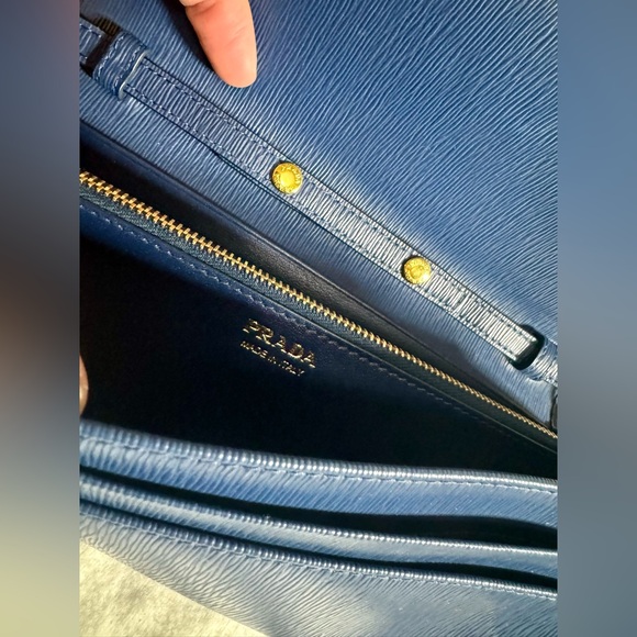 Prada wallet on chain - Picture 2 of 3